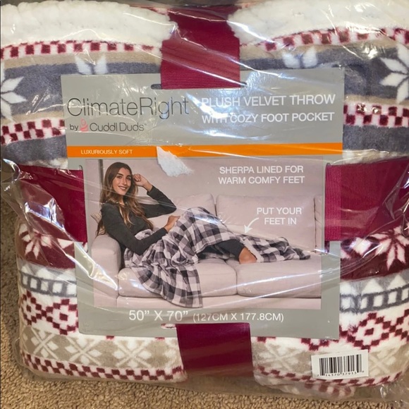 Cuddl Duds Bedding Plush Velvet Footie Throw Blanket In Red Fairisle Poshmark